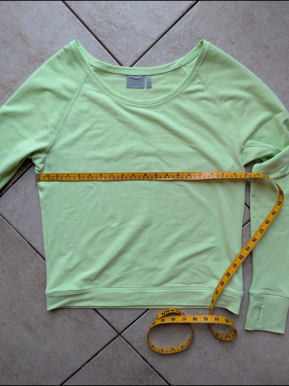 Athleta Neon Lime Green Long Sleeve Pullover Sweatshirt Thumbholes Size M - Picture 8 of 8